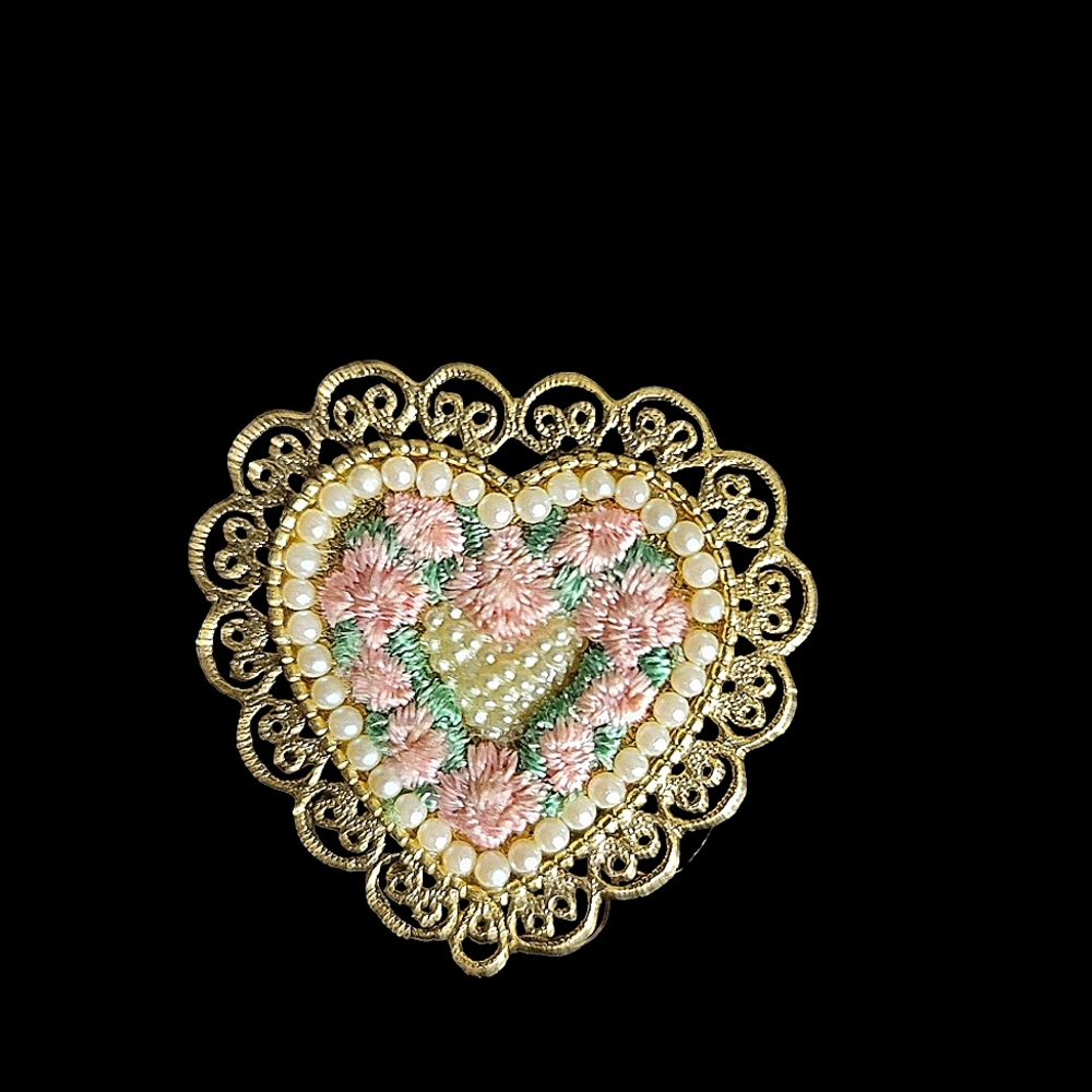 1928 Vintage Faux Pearl & Flower Heart. Goldtone Filagree Frame.